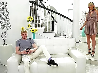 Shemale's Unforgettable Cam Slam: He Can't Get Enough!